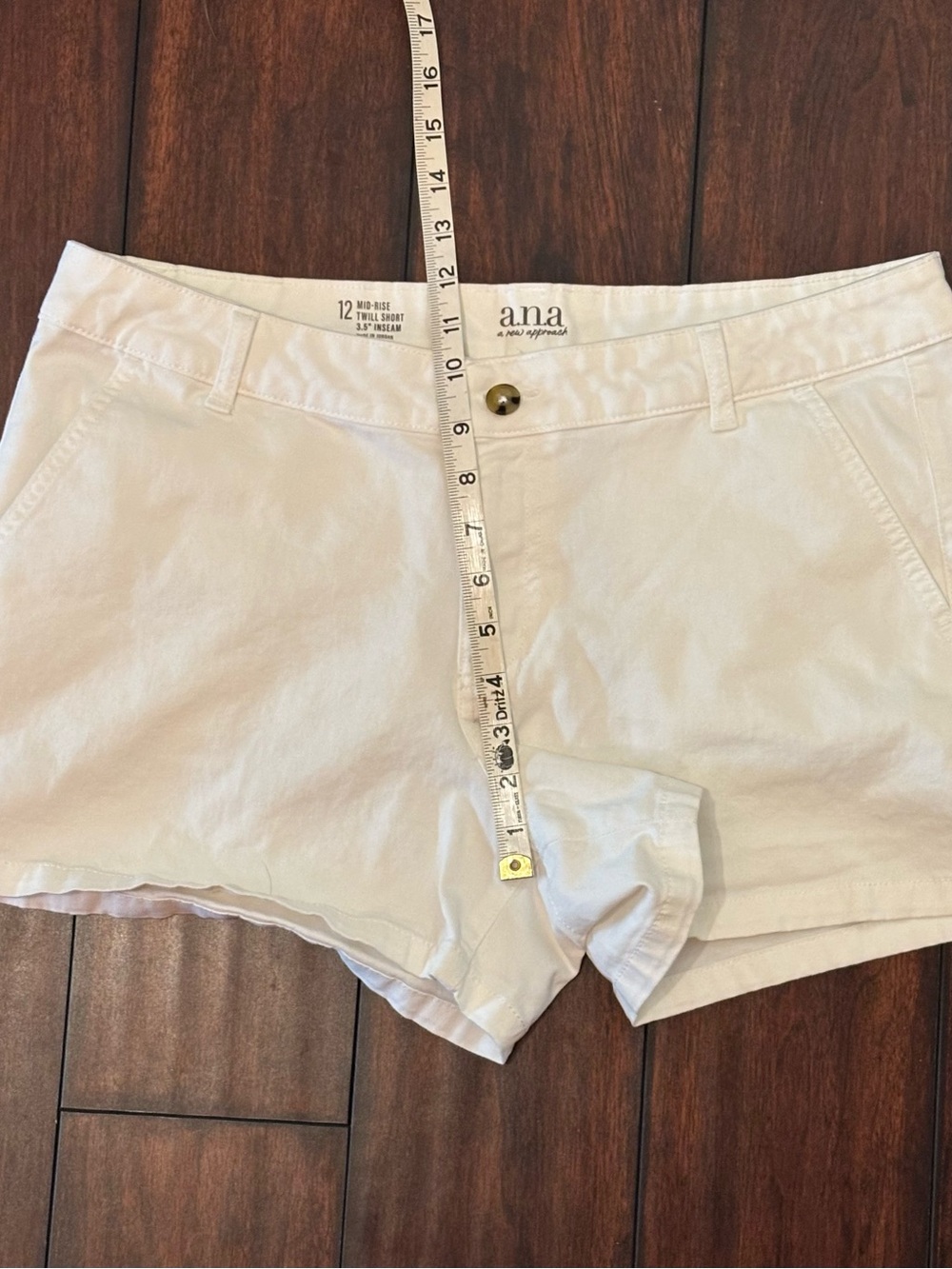 a.n.a A New Approach White Twill Shorts - Women’s Size 12 - Picture 15 of 15